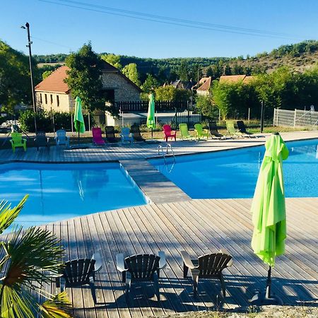 La Colline Aux Chalets, Jaccuzi, Sauna Saint-Chamarand Eksteriør bilde