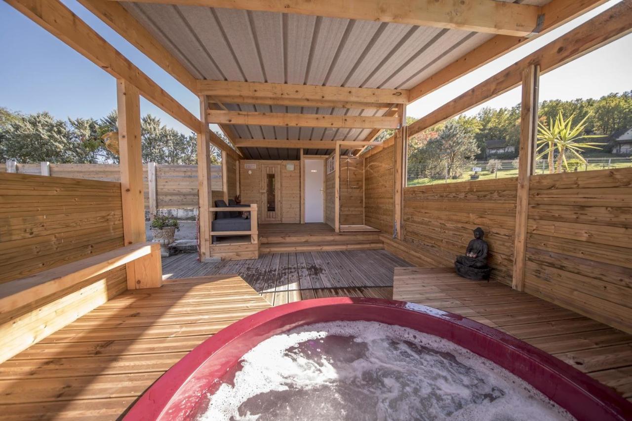 La Colline Aux Chalets, Jaccuzi, Sauna Saint-Chamarand Eksteriør bilde