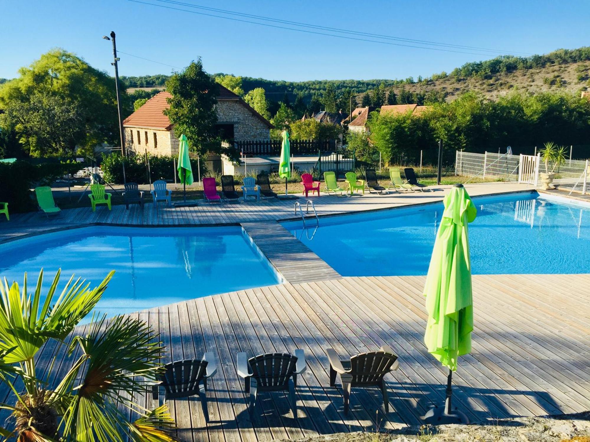 La Colline Aux Chalets, Jaccuzi, Sauna Saint-Chamarand Eksteriør bilde
