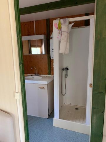 La Colline Aux Chalets, Jaccuzi, Sauna Saint-Chamarand Eksteriør bilde