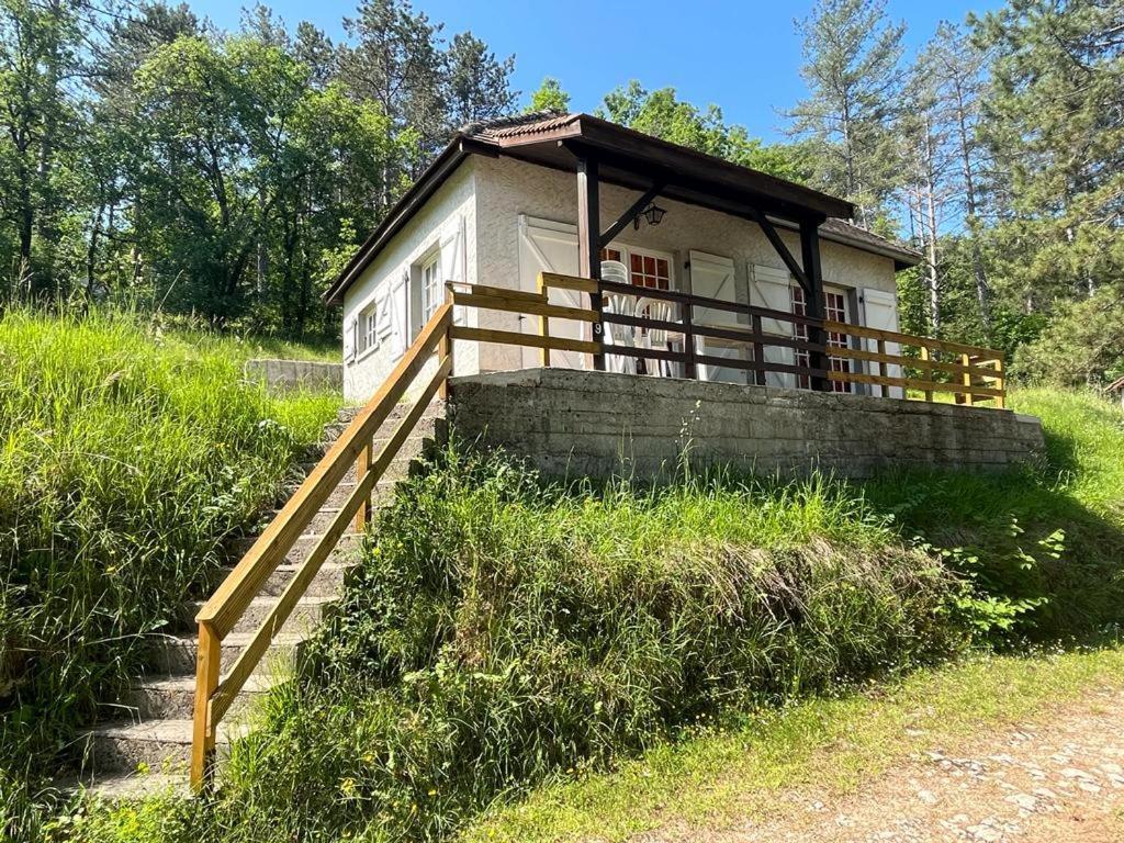 La Colline Aux Chalets, Jaccuzi, Sauna Saint-Chamarand Eksteriør bilde